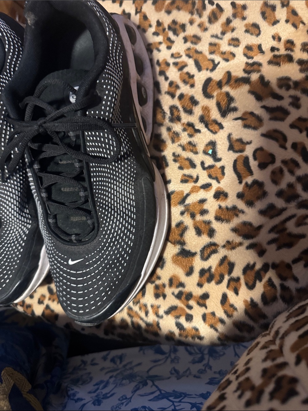 Nike Black and White Men's Knit Training Sneakers - Picture 4 of 4